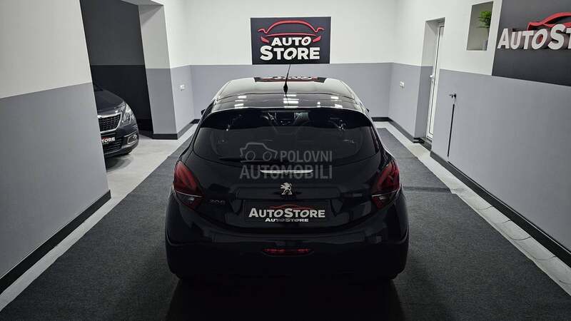 Peugeot 208 1.2 i