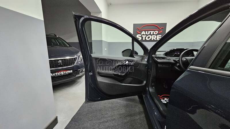Peugeot 208 1.2 i
