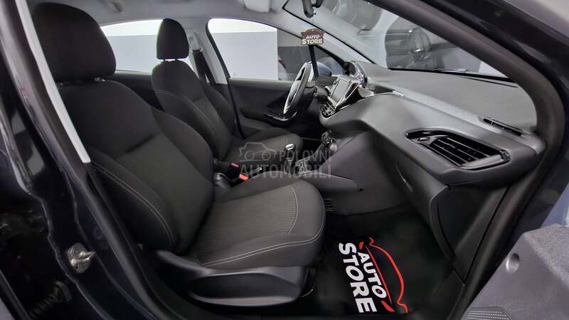 Peugeot 208 1.2 i