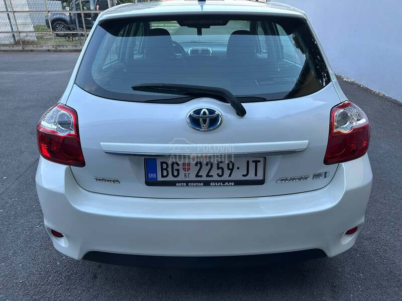 Toyota Auris 1.8 Hibrid