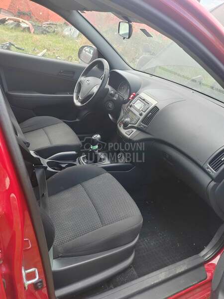 Hyundai i30 1.6d 2010. god. -  kompletan auto u delovima