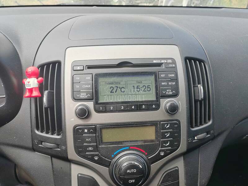 Hyundai i30 1.6d 2010. god. -  kompletan auto u delovima