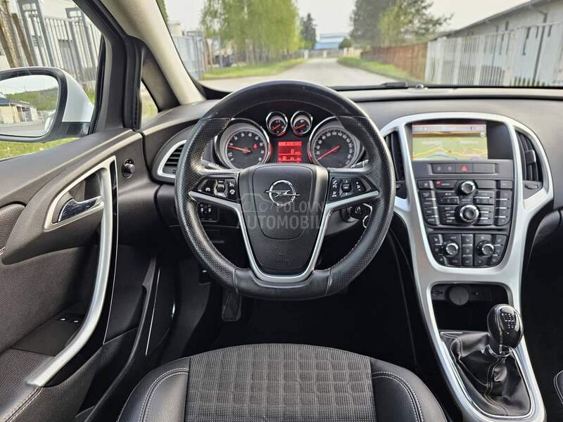 Opel Astra J GTC 1.4T  CH