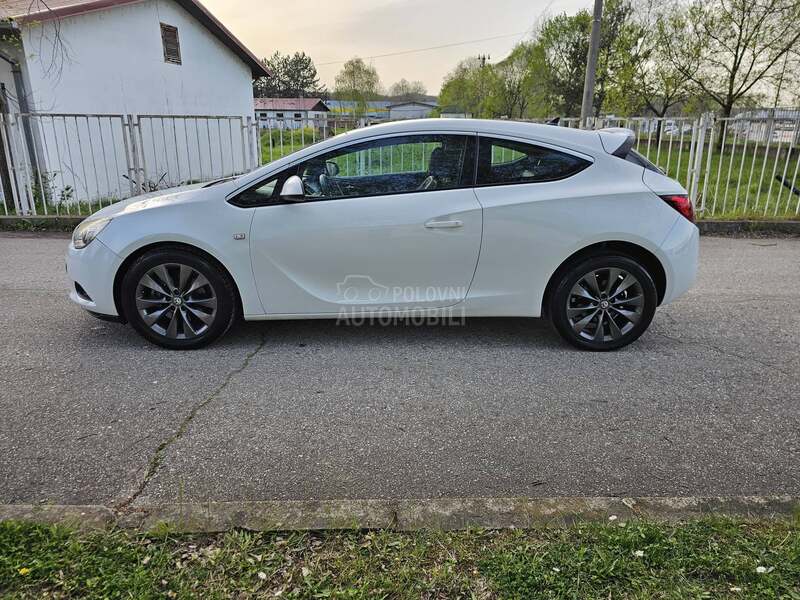 Opel Astra J GTC 1.4T  CH