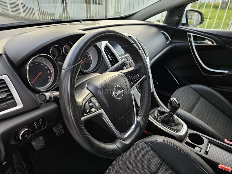 Opel Astra J GTC 1.4T  CH