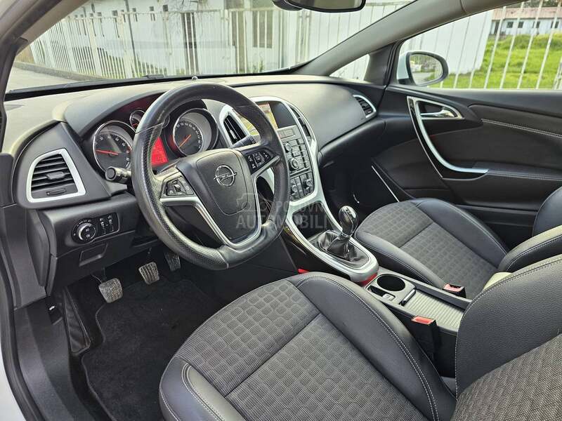 Opel Astra J GTC 1.4T  CH