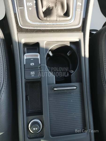 Volkswagen Golf 7 1.6 R LINE