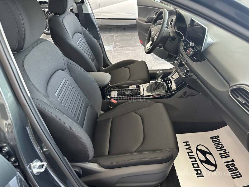 Hyundai i30 1.5 MPI 6MT