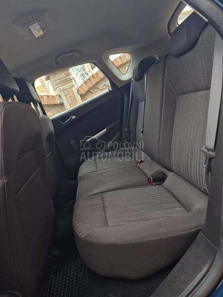 Opel Astra J 1.6 B E N Z I N