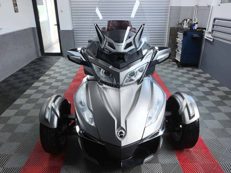 Can-Am Spyder 1330