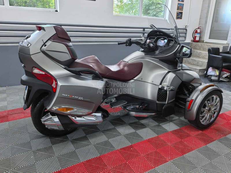 Can-Am Spyder 1330