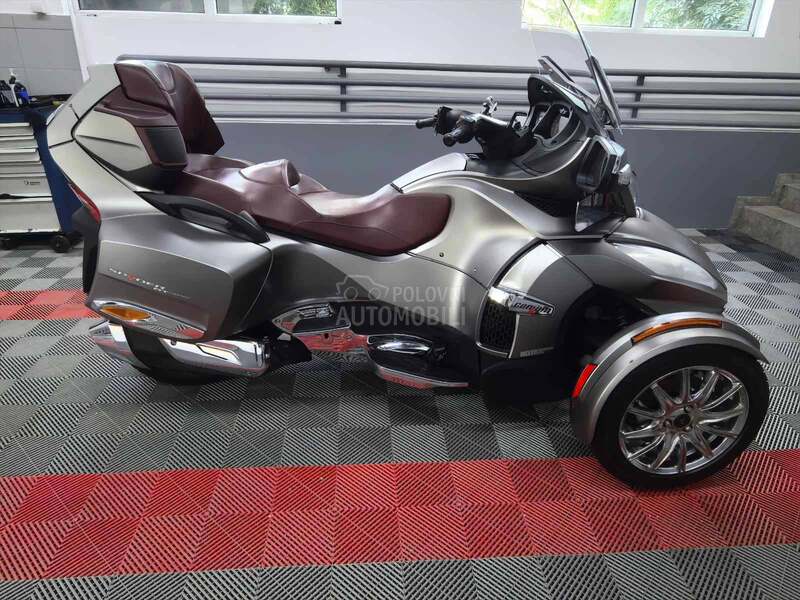 Can-Am Spyder 1330