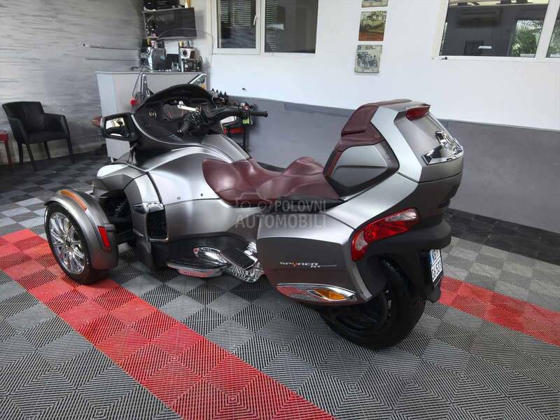 Can-Am Spyder 1330