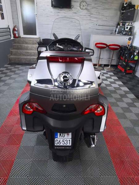 Can-Am Spyder 1330