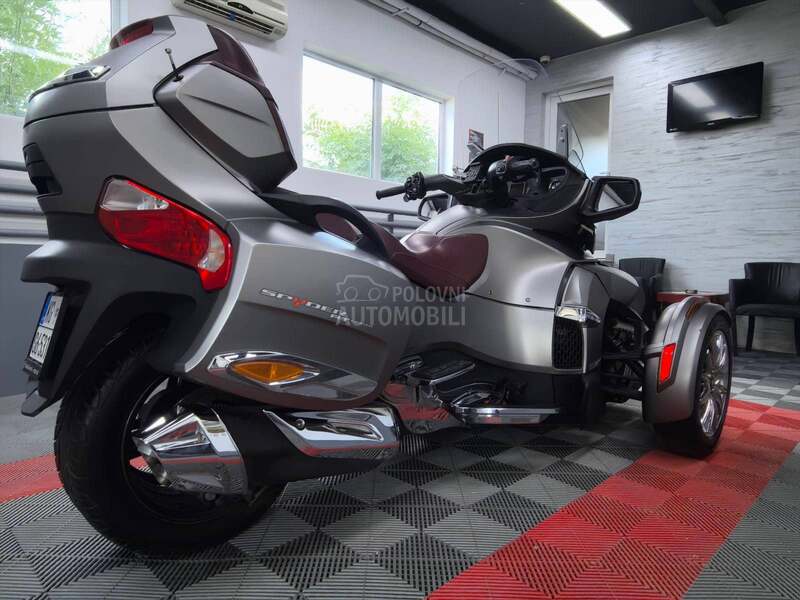 Can-Am Spyder 1330