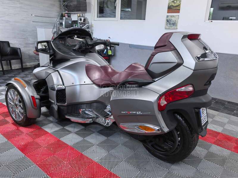Can-Am Spyder 1330