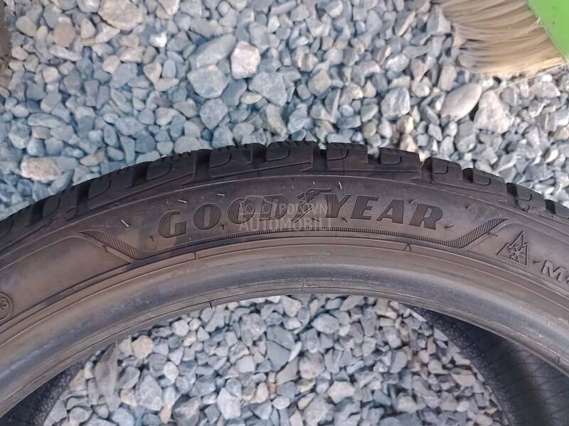 Goodyear 225/40 R18 Zimska