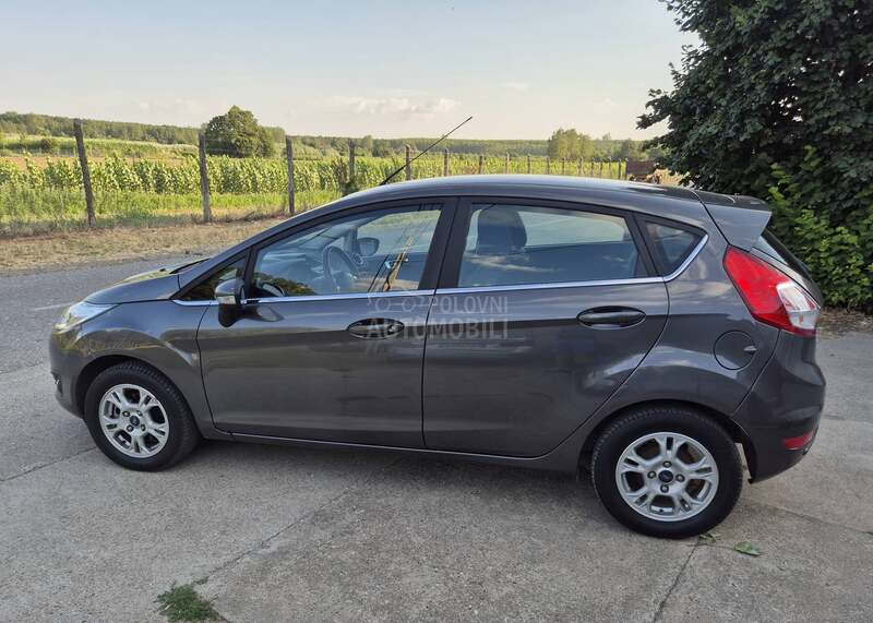 Ford Fiesta 1.0 ben  ST RESTAJL.