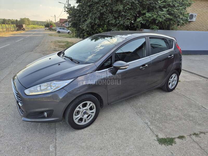 Ford Fiesta 1.0 ben  ST RESTAJL.