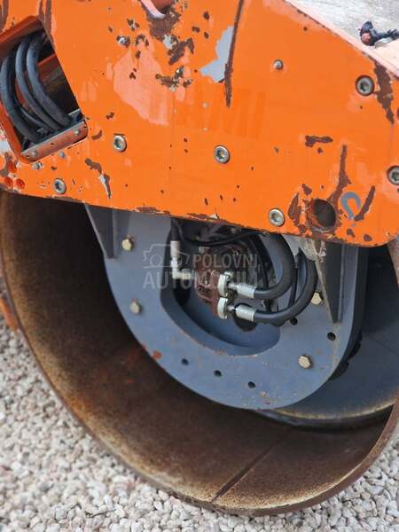 Hamm HD 110 PEGLA GUME ASFALT