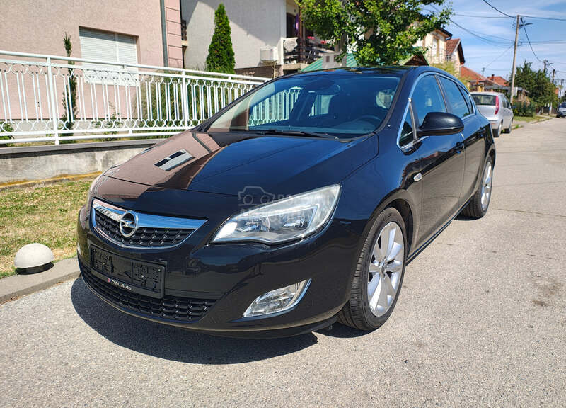 Opel Astra J 1.7 DTCI COSMO