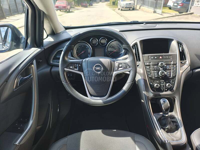 Opel Astra J 1.7 DTCI COSMO