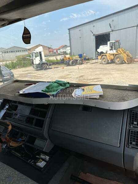 Renault 210 13