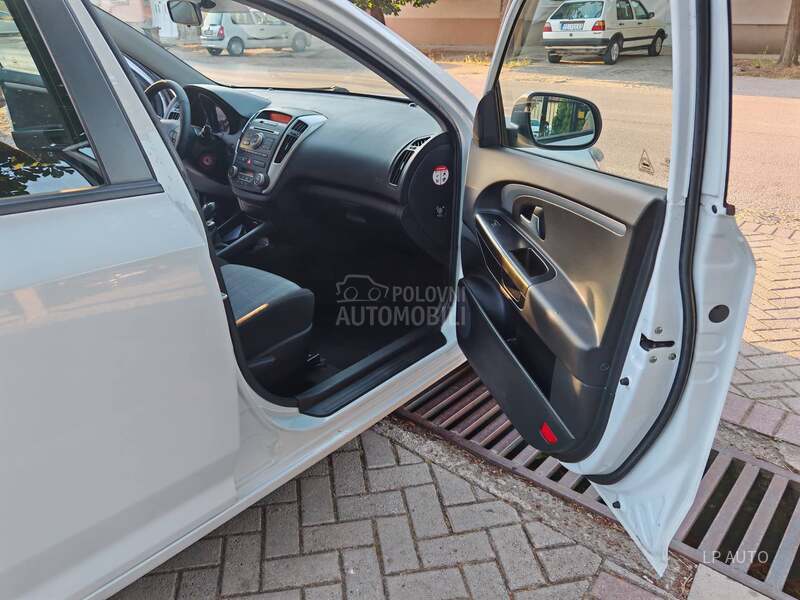 Kia cee`d sw 