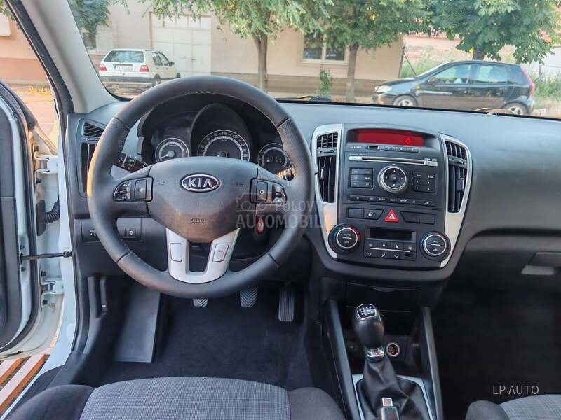 Kia cee`d sw 