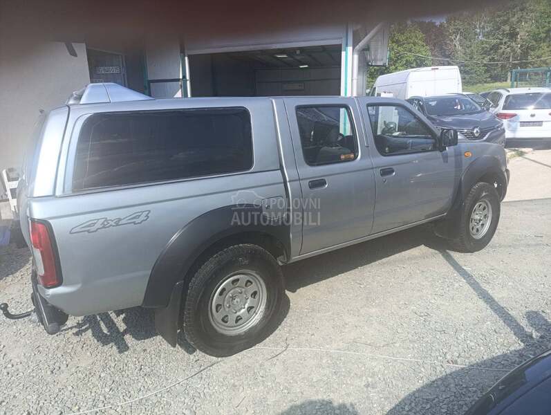 Nissan Navara 2.5tdi 4x4