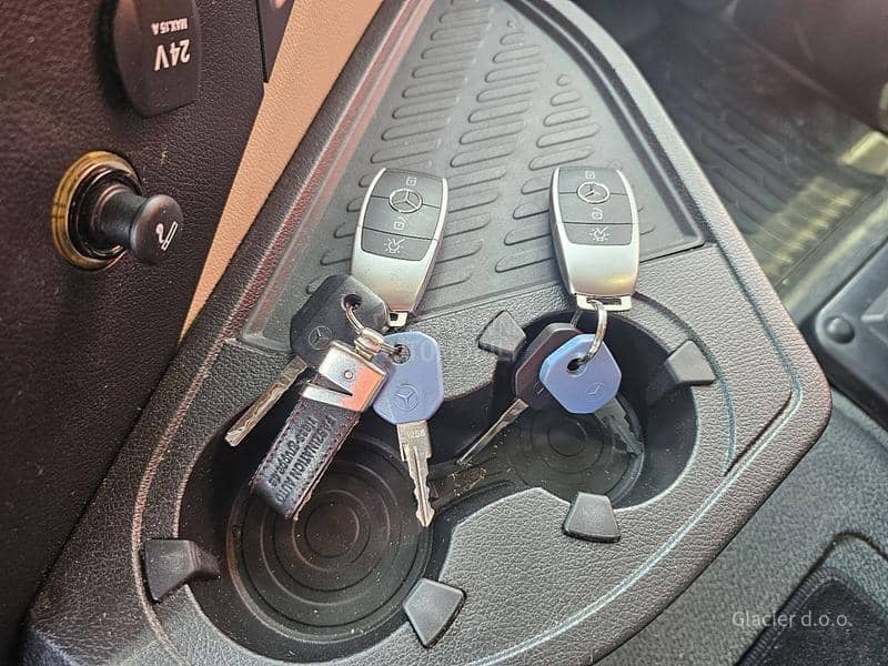 Mercedes Benz ACTROS 1836 / 7.4m / LIFT