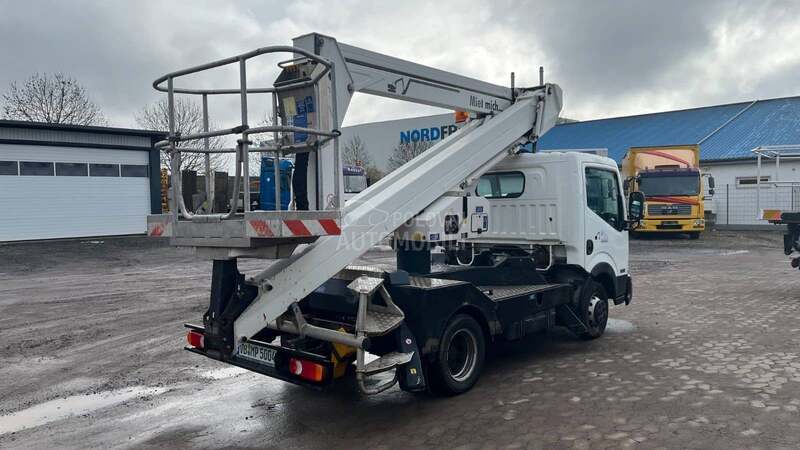 Nissan Palfinger P200ANC