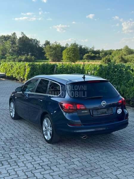 Opel Astra J Cosmo Sports Tourer
