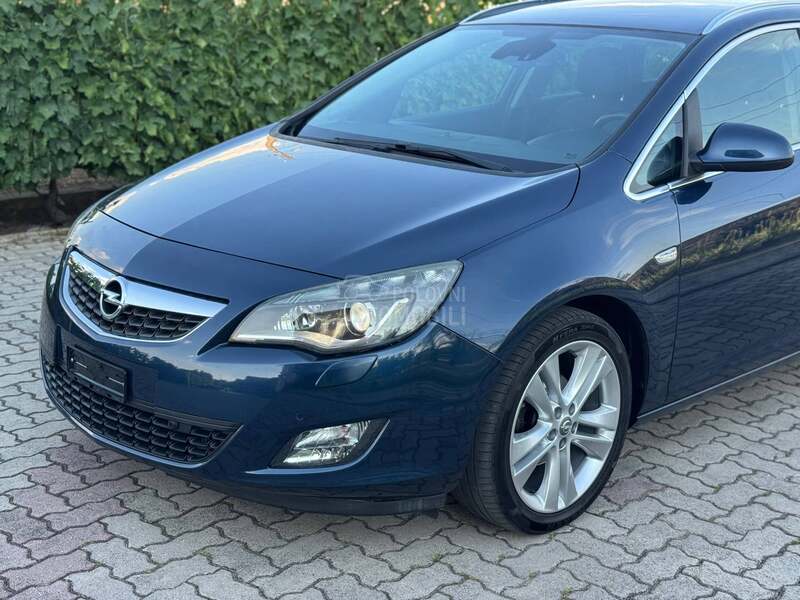 Opel Astra J Cosmo Sports Tourer