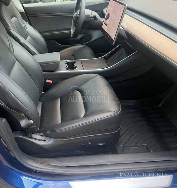 Tesla Model 3 AUT PILOT