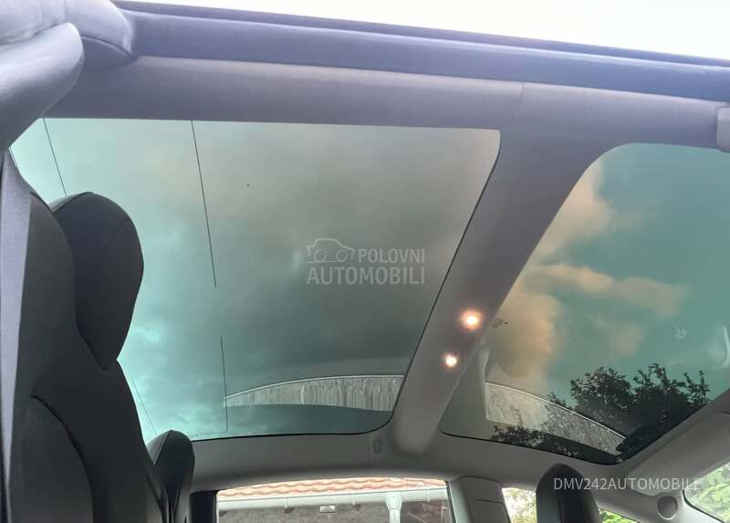 Tesla Model 3 AUT PILOT