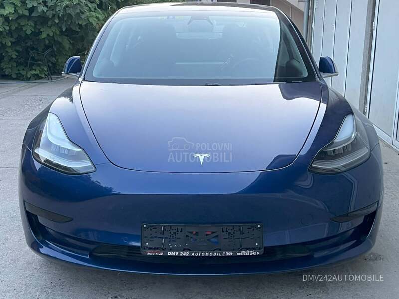 Tesla Model 3 AUT PILOT