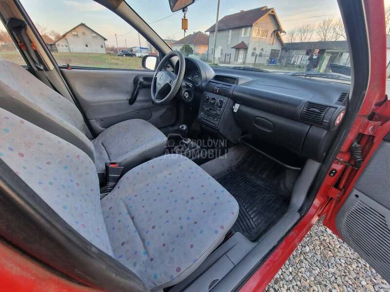 Opel Corsa B 1.0i