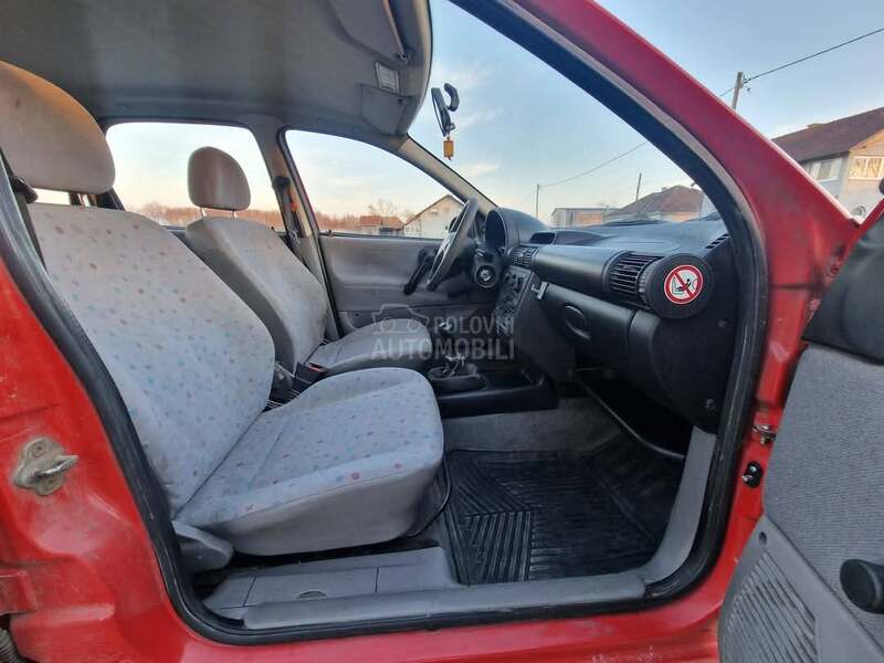 Opel Corsa B 1.0i