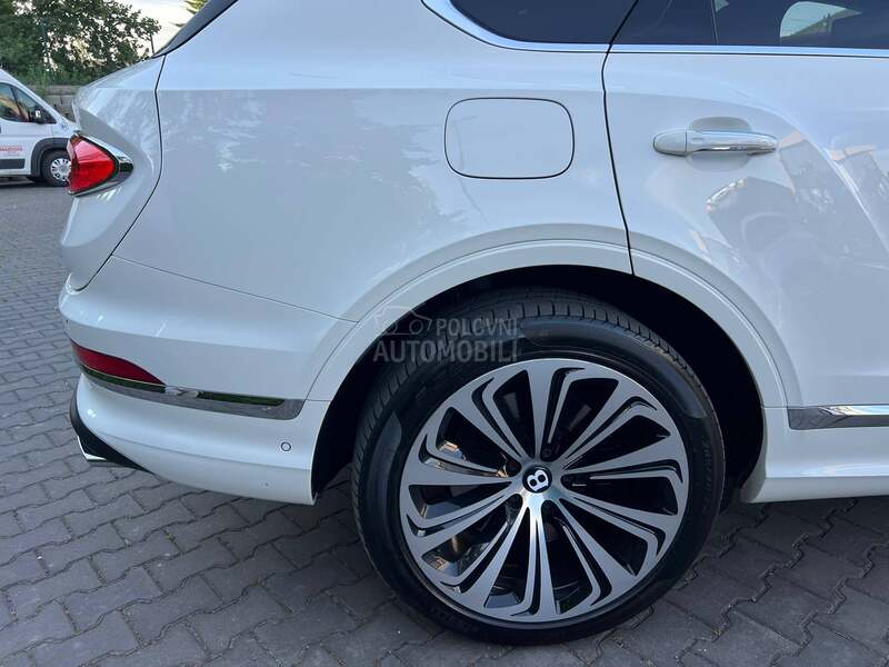 Bentley Bentayga V8 PANO CHROME FUL