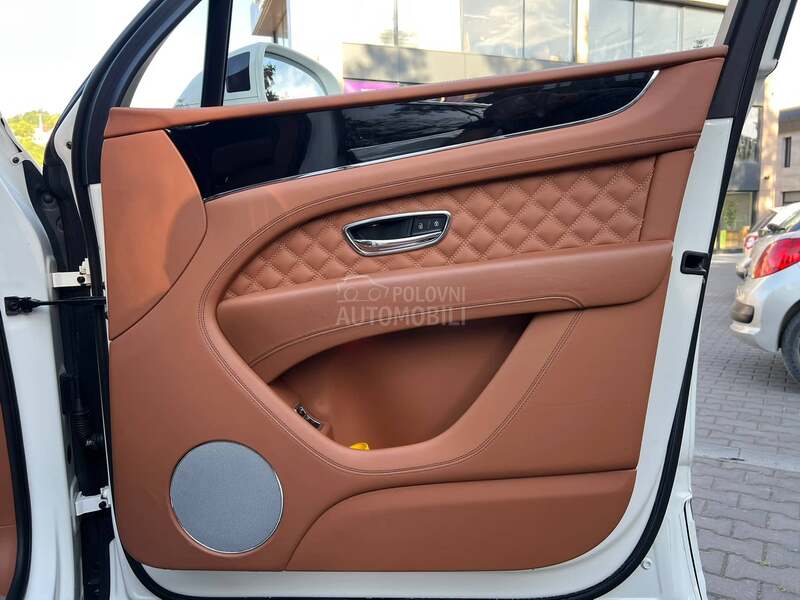 Bentley Bentayga V8 PANO CHROME FUL