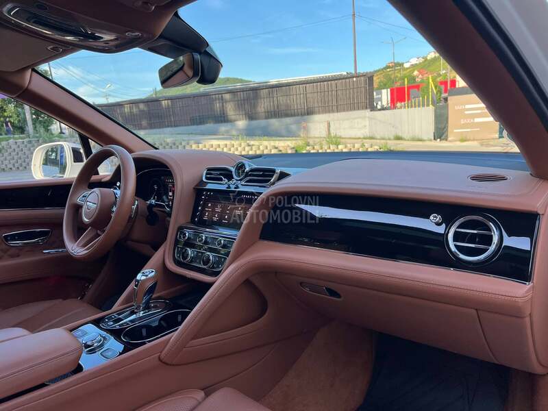 Bentley Bentayga V8 PANO CHROME FUL