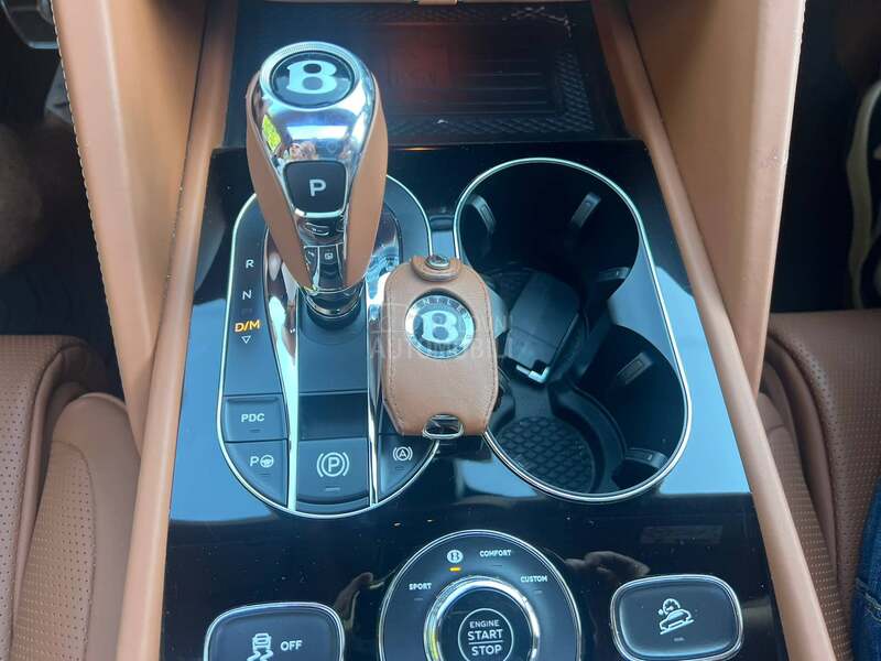 Bentley Bentayga V8 PANO CHROME FUL