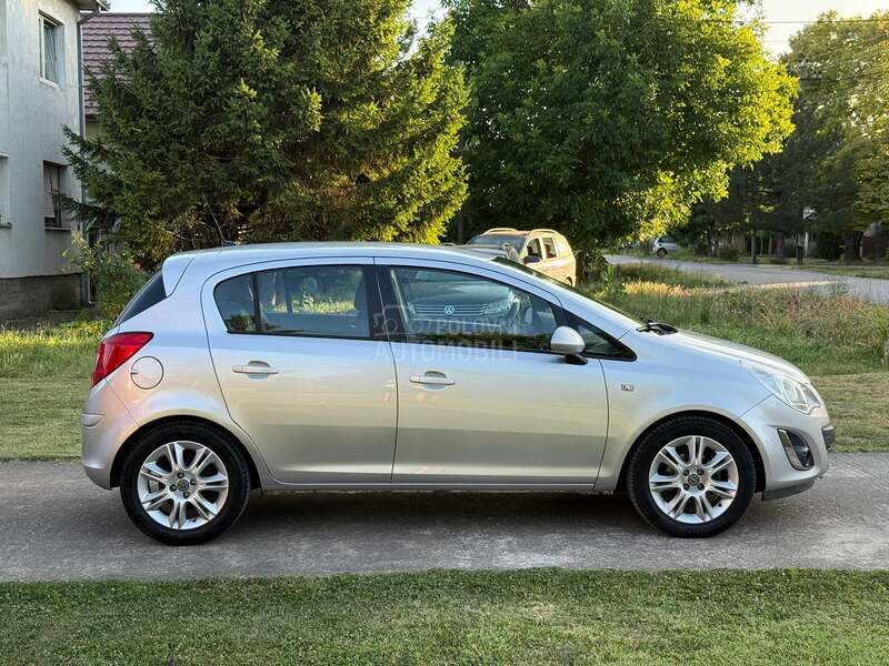 Opel Corsa D 1.4 COSMO NA.VI