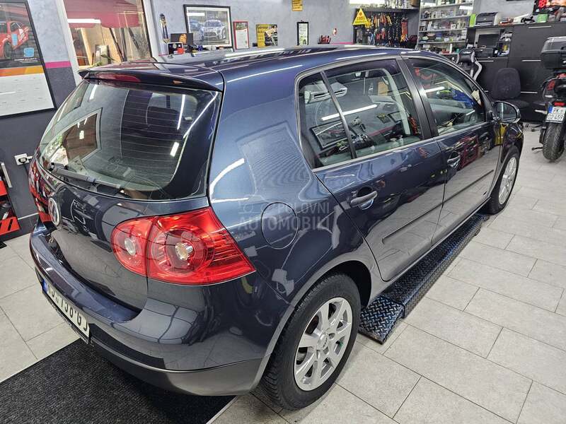 Volkswagen Golf 5 1.6