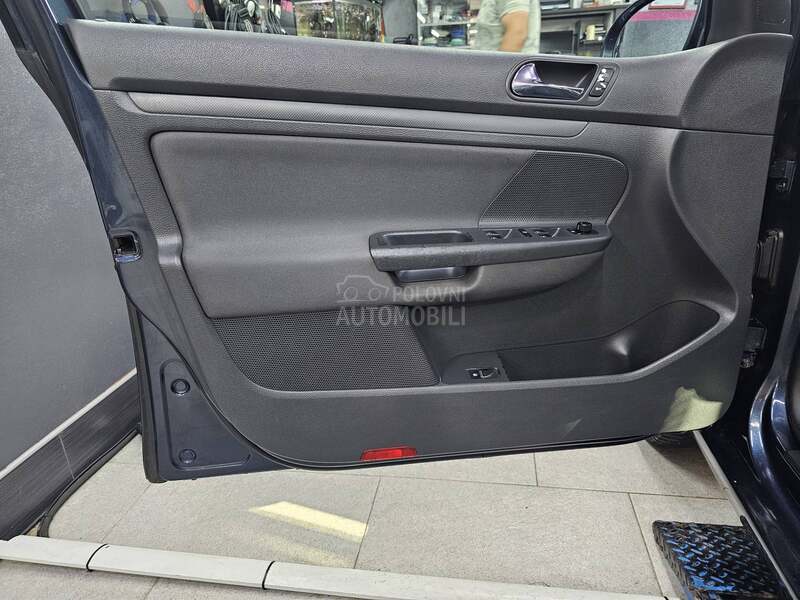 Volkswagen Golf 5 1.6
