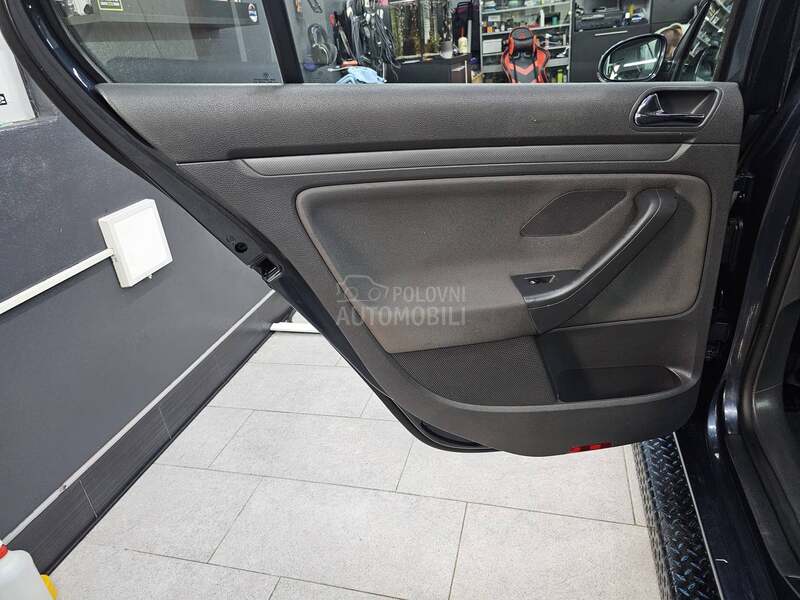 Volkswagen Golf 5 1.6