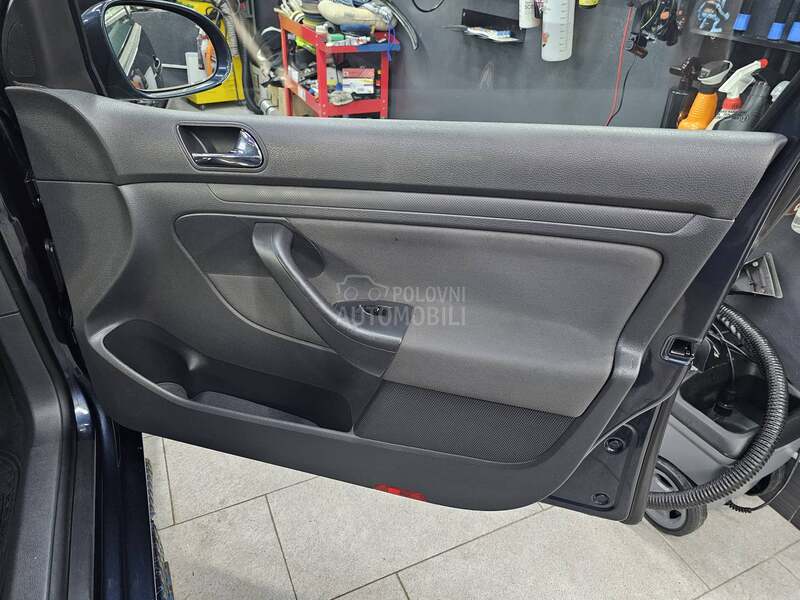 Volkswagen Golf 5 1.6