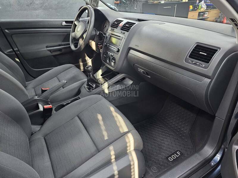 Volkswagen Golf 5 1.6