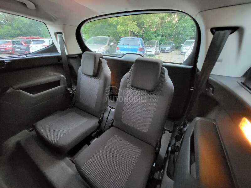 Peugeot 5008 1.6 eHDI 7sedista